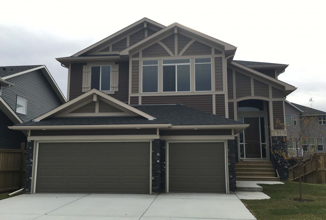 229 Rainbow Falls Bay, Chestermere, Alberta | $599,900 | Koh Samui 7