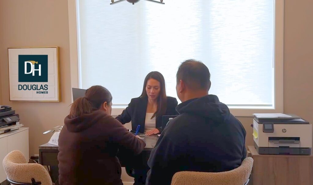 Quick Possession Home Discussing with Manager